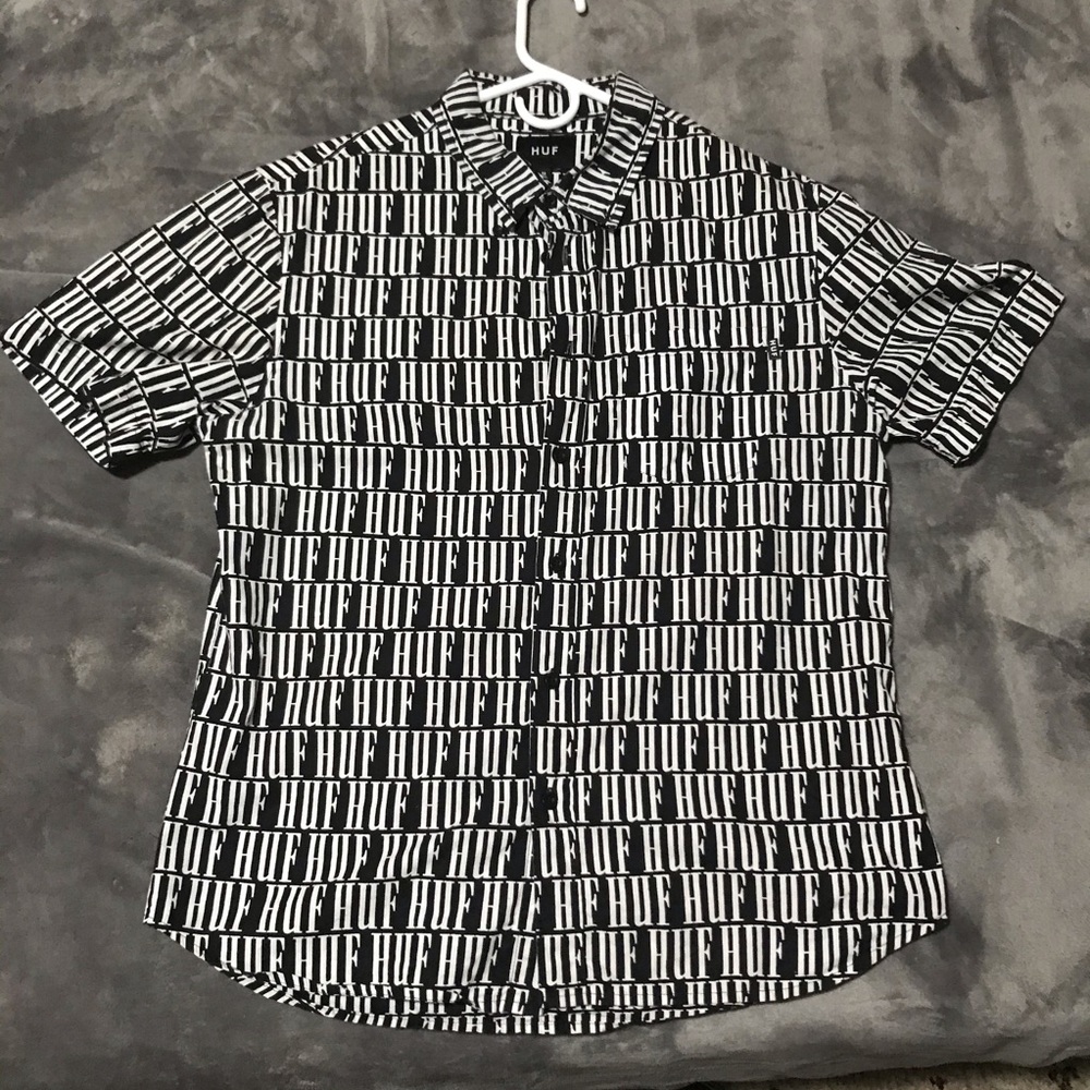 Huf button up